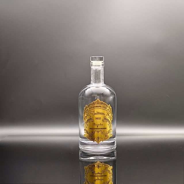 Custom Vodka -Glasflaschen mit Premium -Dekoration